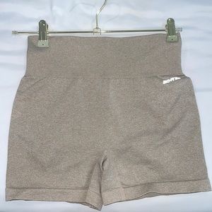 Bo+Tee beige shorts